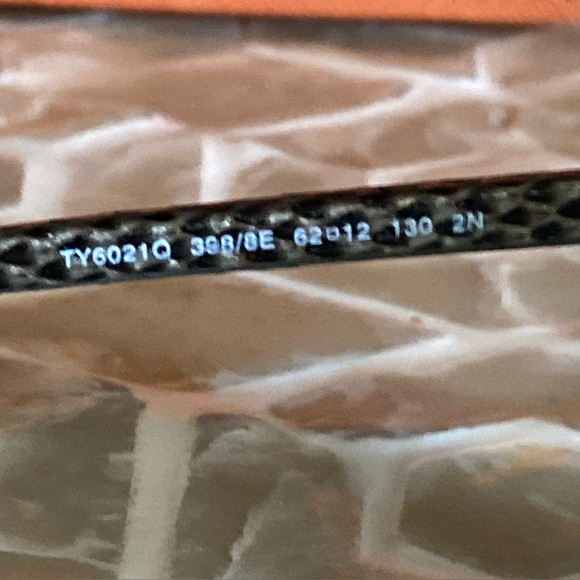 Tory Burch TY6021Q Sunglasses 398/8E- Grey Python Frame/Green Gradient Lenses - Picture 7 of 14